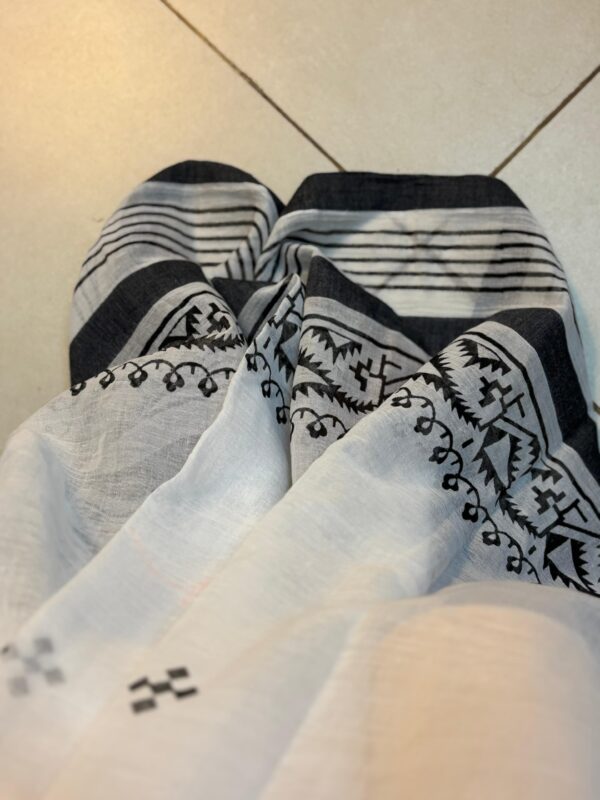 Jamdani Block Print Saree- White Black - Image 2