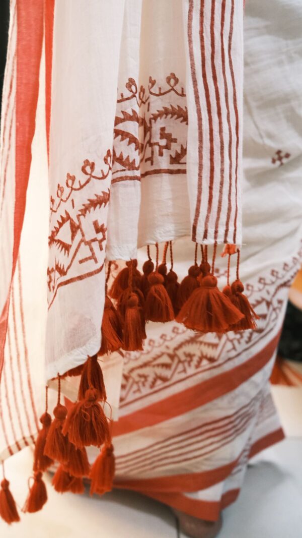 Jamdani Block Print Saree- White Red - Image 3