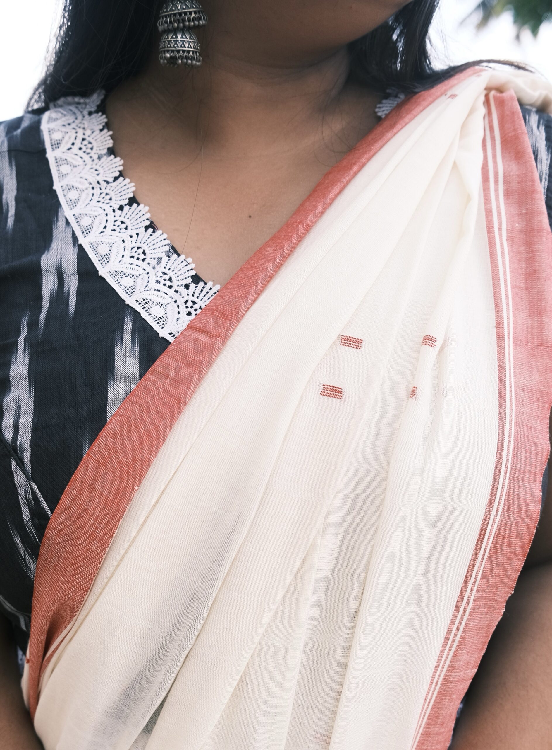 Labanya White Red Jamdani Saree - Image 4